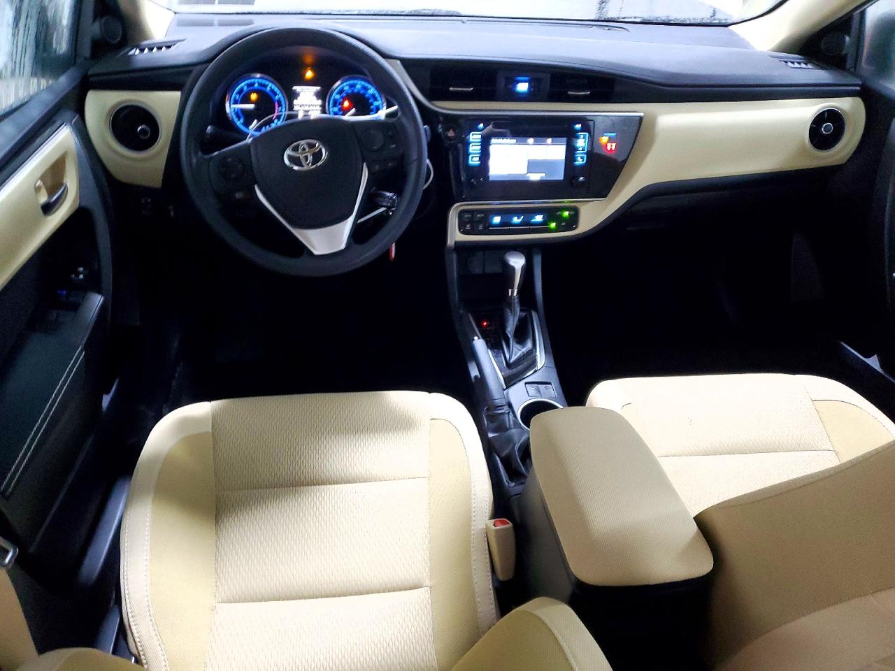 2018 TOYOTA COROLLA LE photo 8