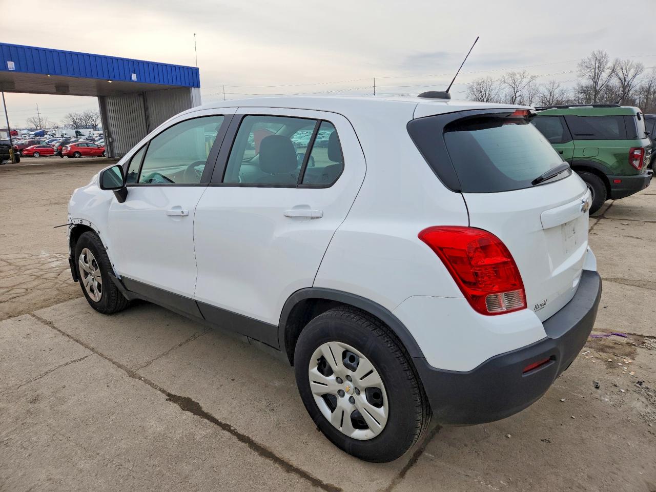 2015 CHEVROLET TRAX LS photo 2