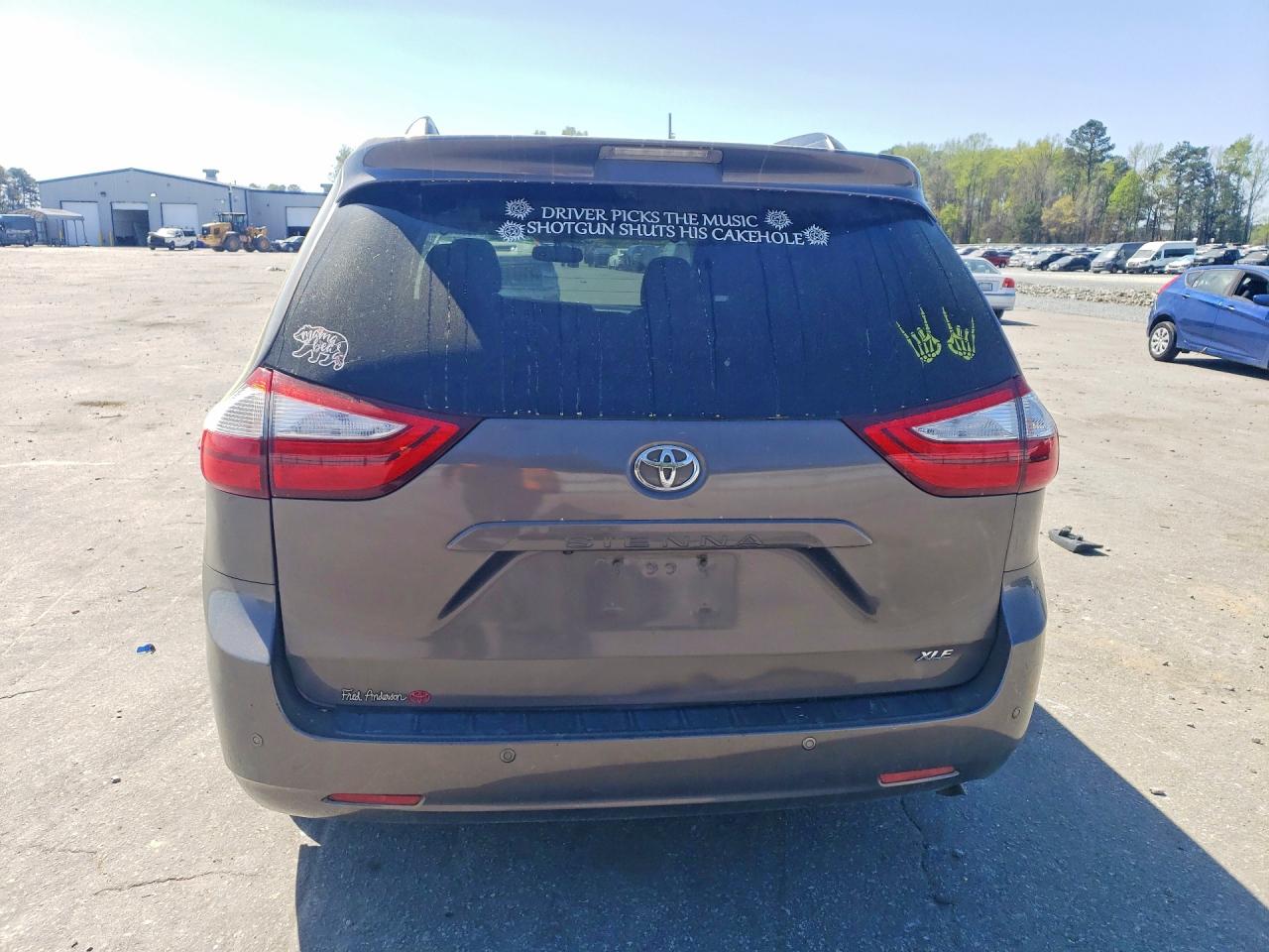 2015 TOYOTA SIENNA XLE 8-PASSENGER photo 11