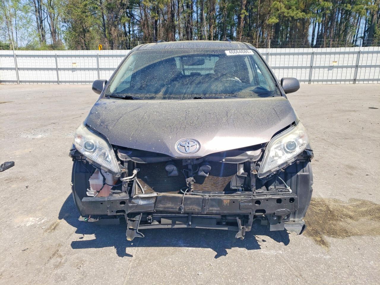 2015 TOYOTA SIENNA XLE 8-PASSENGER photo 9