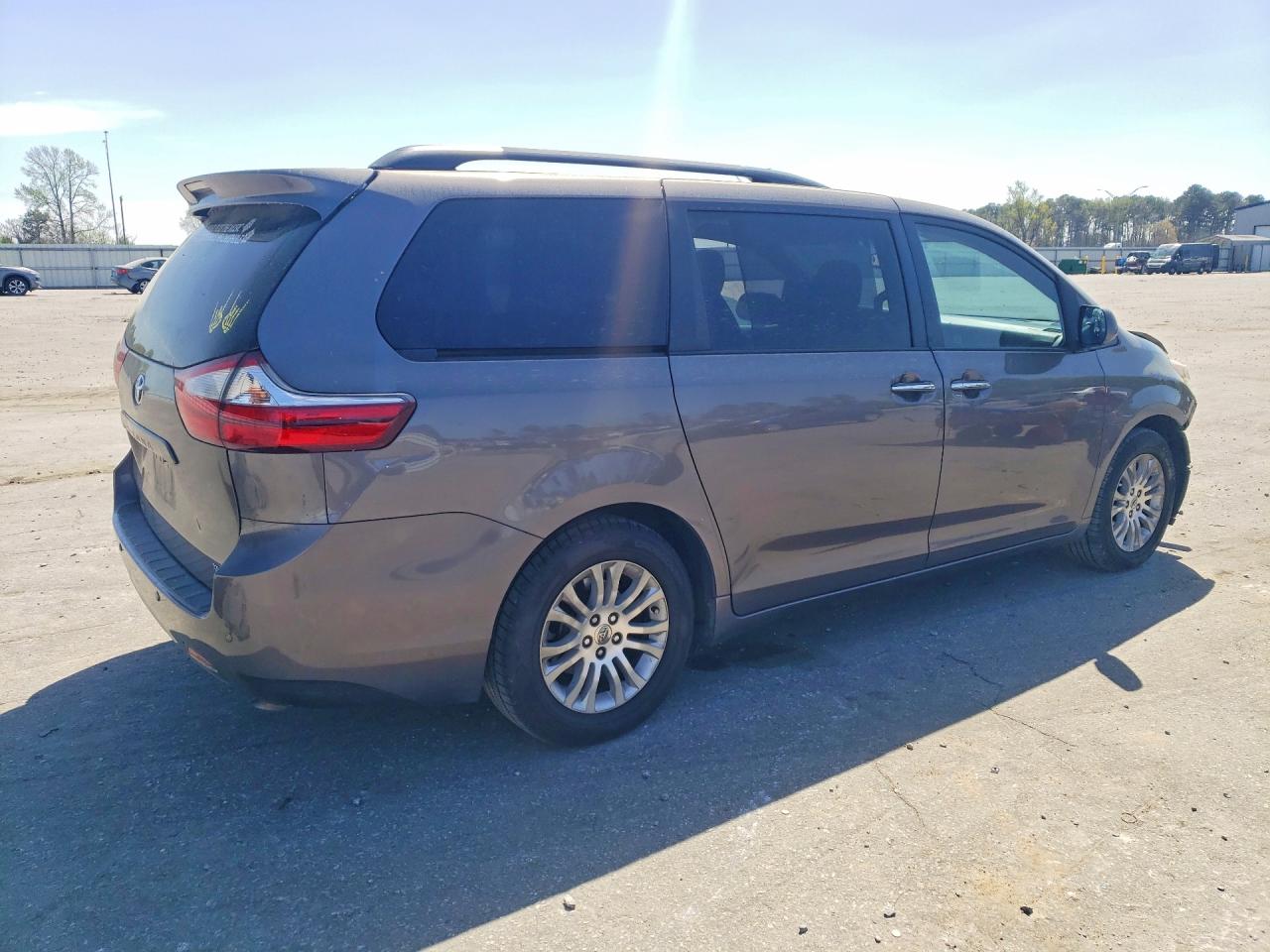 2015 TOYOTA SIENNA XLE 8-PASSENGER photo 5