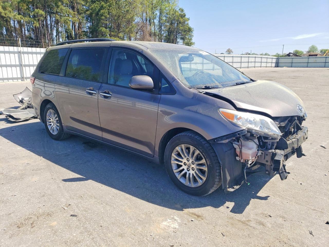 2015 TOYOTA SIENNA XLE 8-PASSENGER photo 7