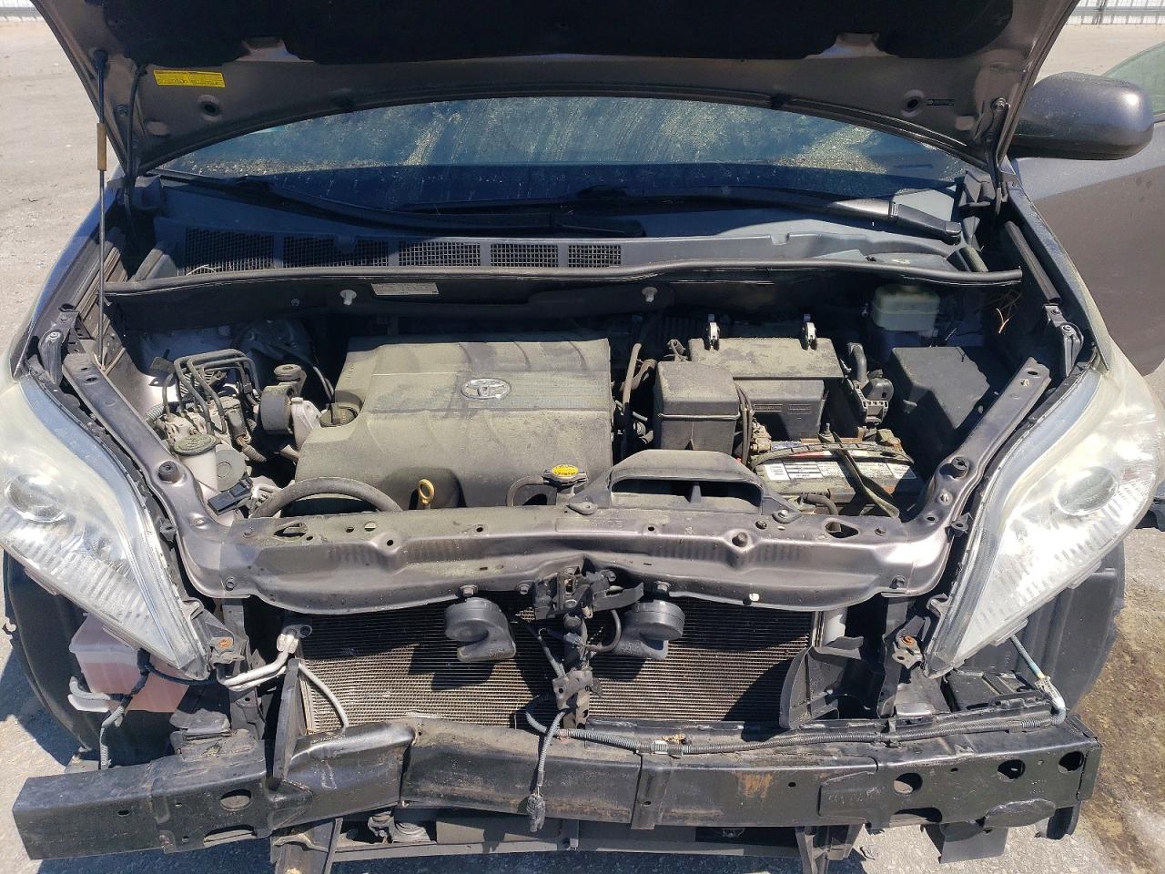 2015 TOYOTA SIENNA XLE 8-PASSENGER photo 23