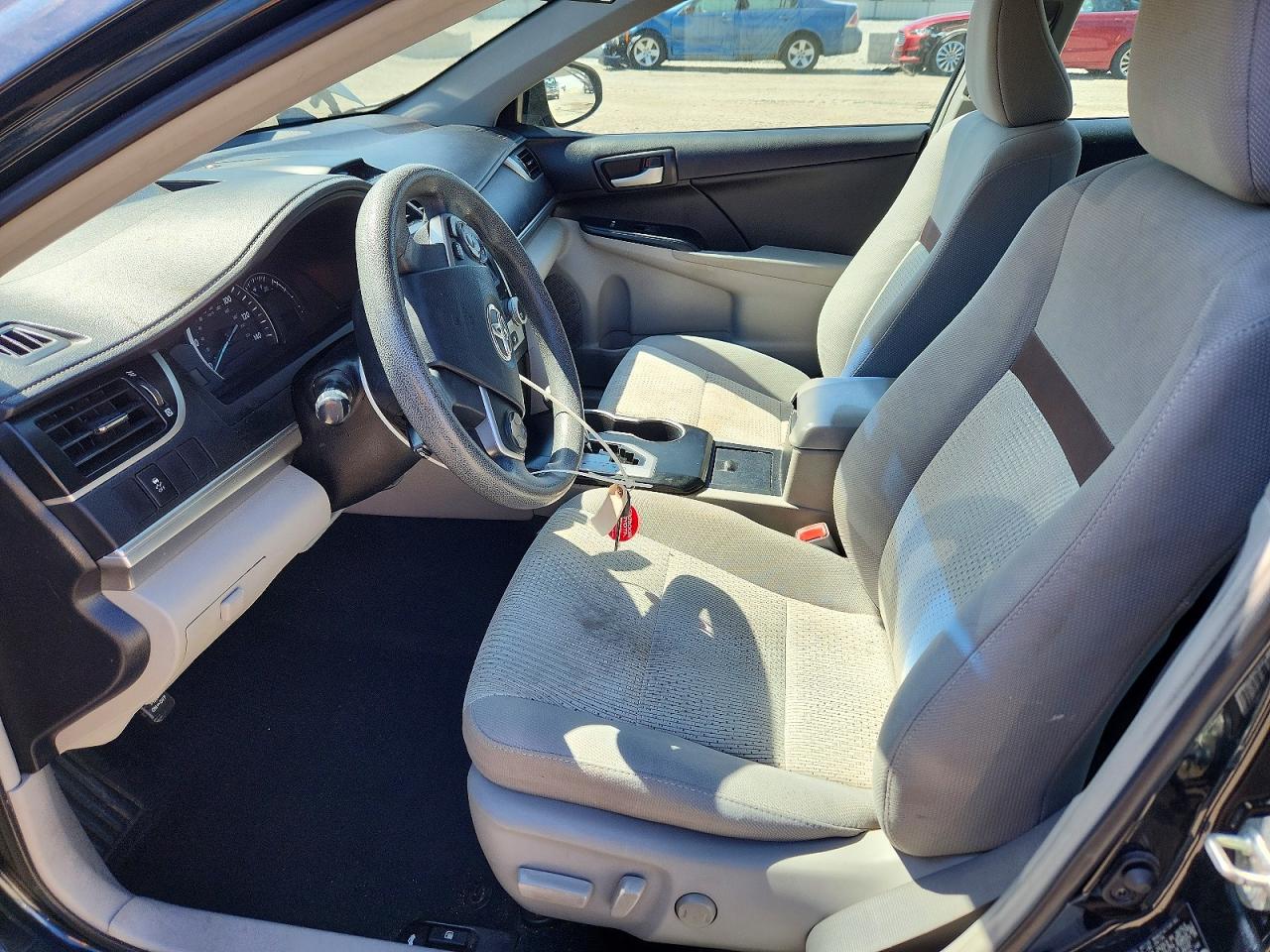 2014 TOYOTA CAMRY LE photo 13