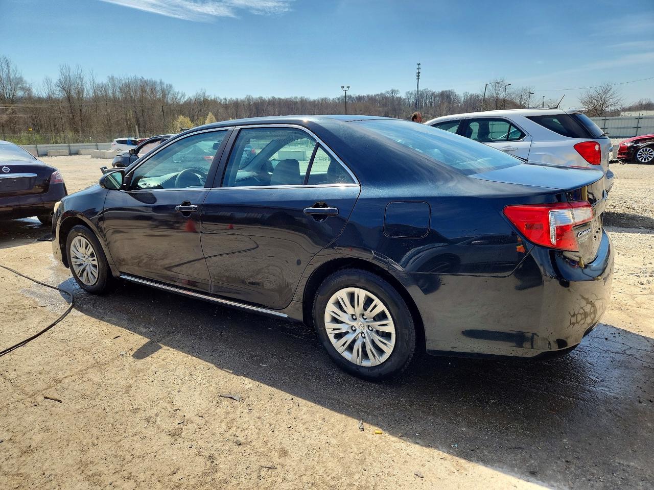 2014 TOYOTA CAMRY LE photo 3