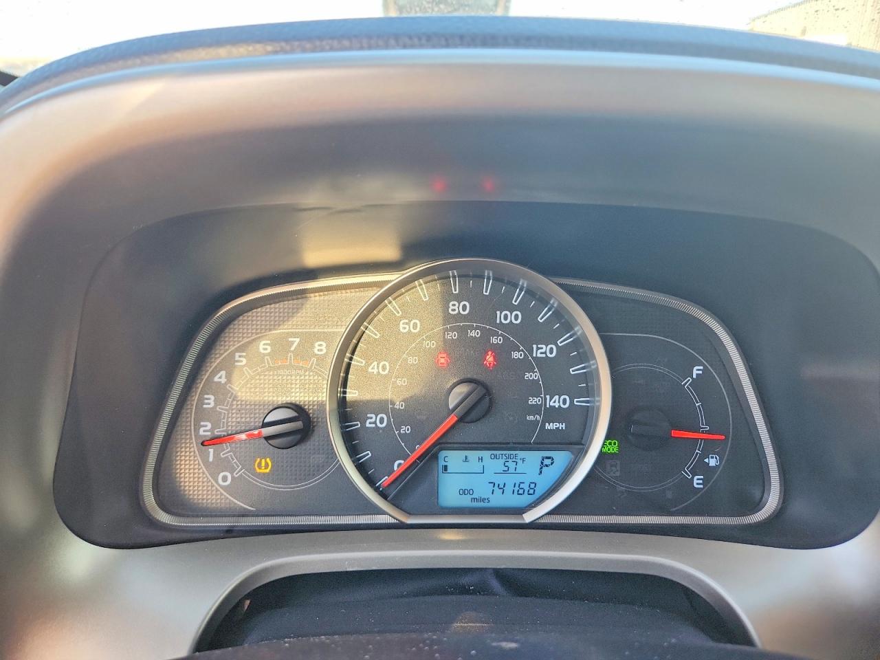 2015 TOYOTA RAV4 XLE photo 25