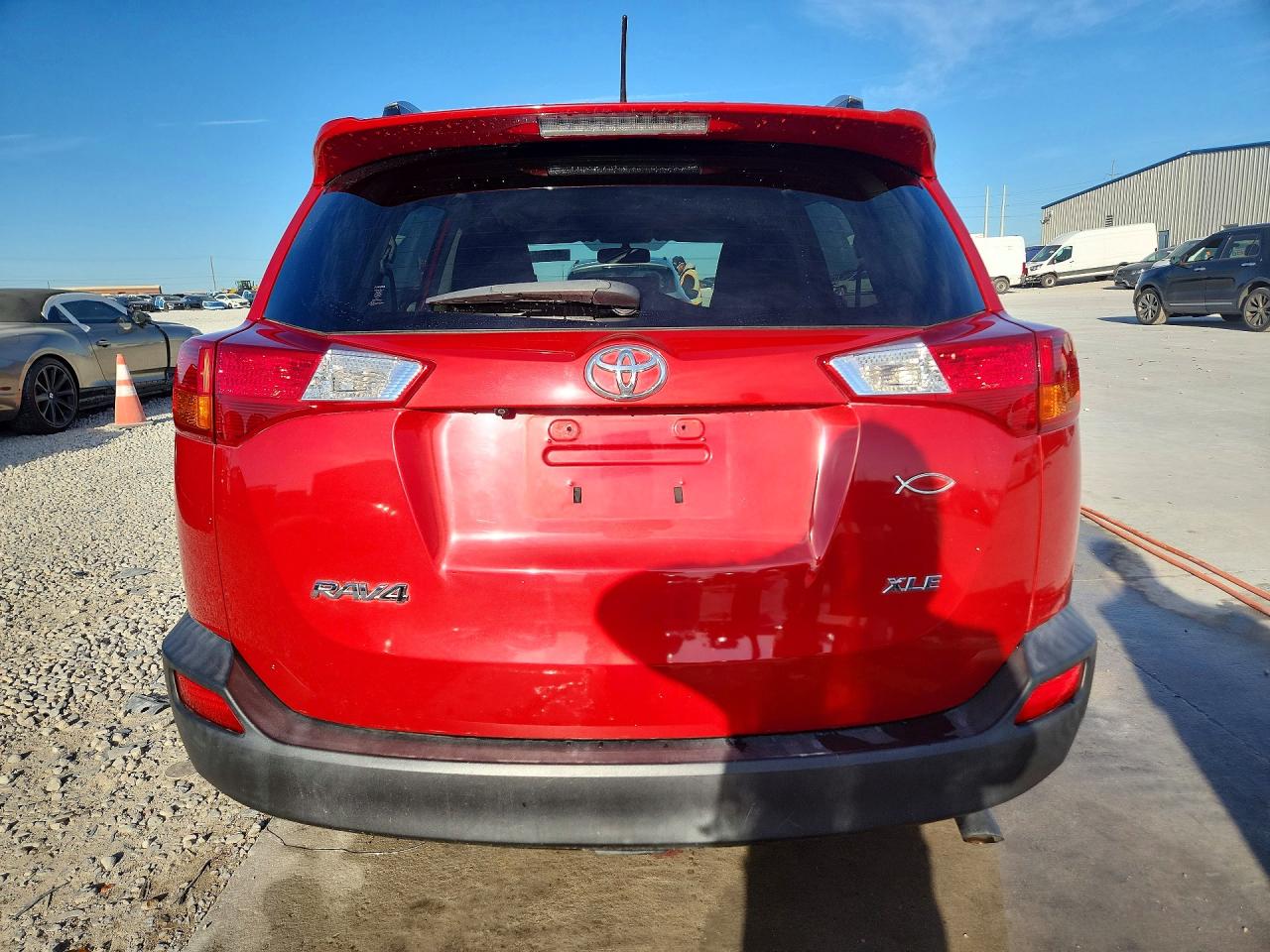 2015 TOYOTA RAV4 XLE photo 16