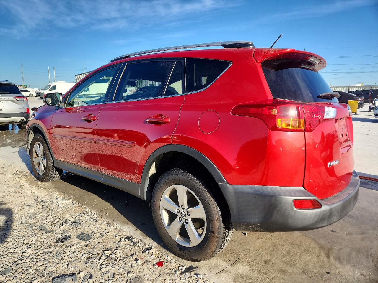 2015 TOYOTA RAV4 XLE photo 4
