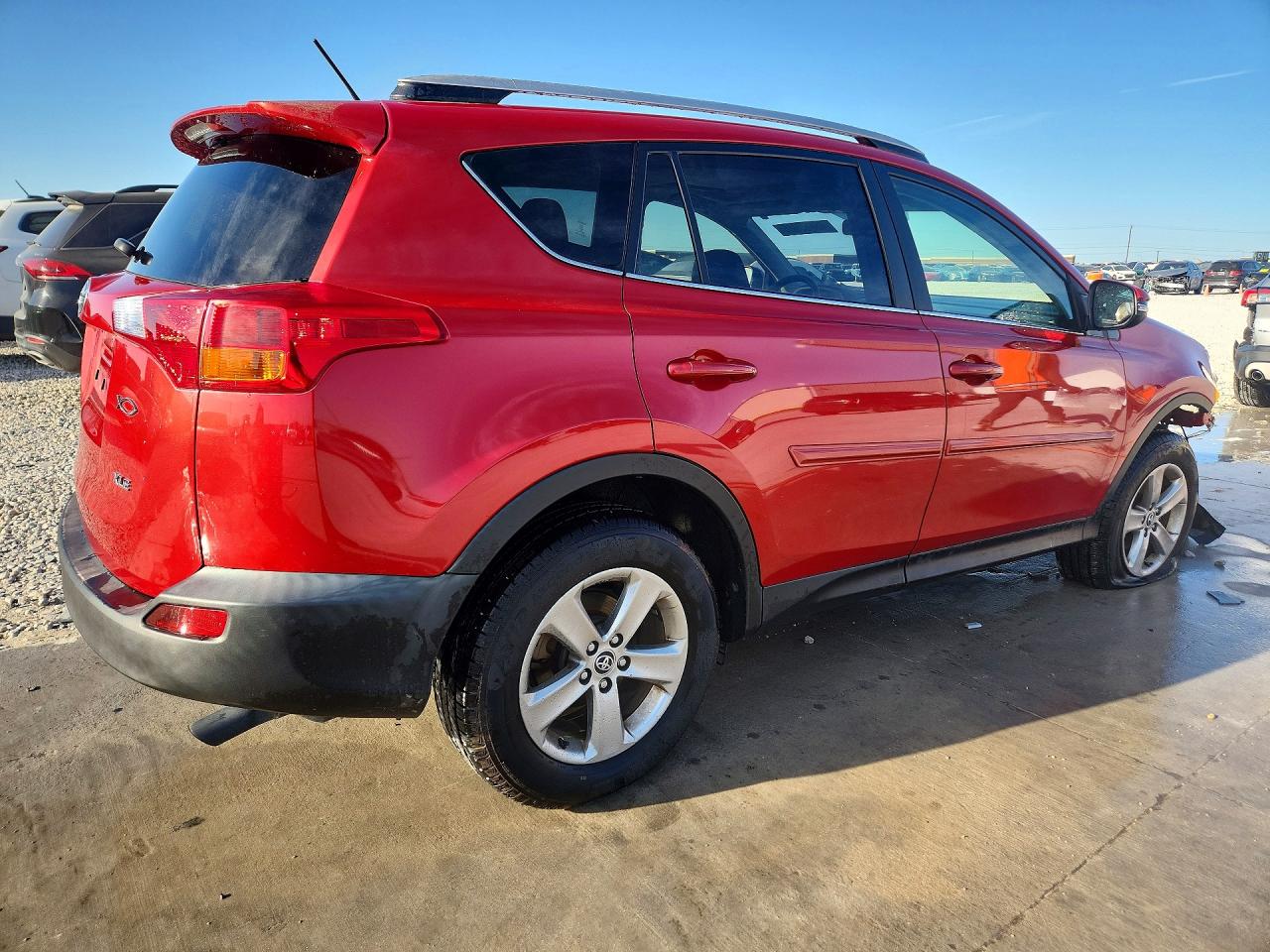 2015 TOYOTA RAV4 XLE photo 7