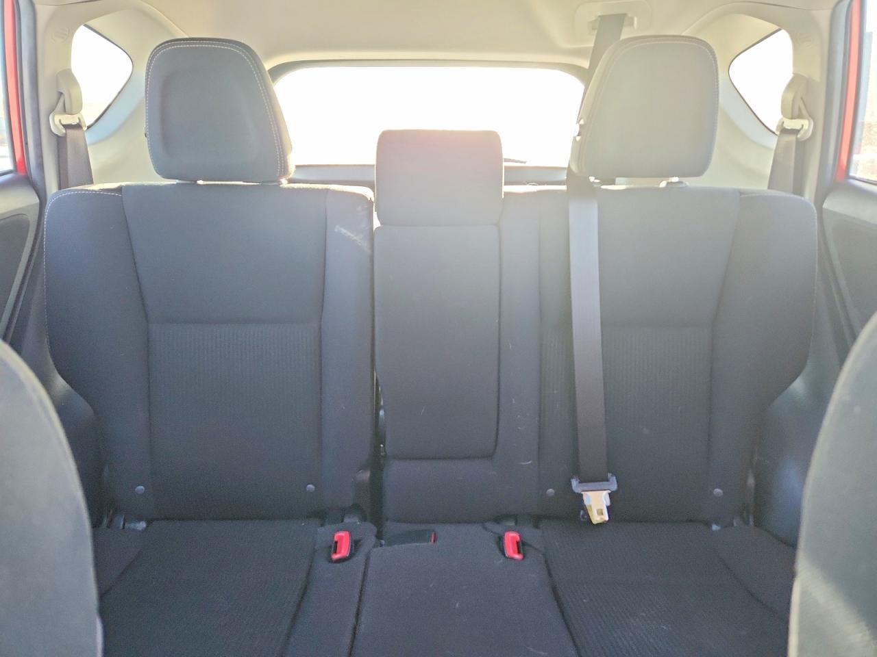 2015 TOYOTA RAV4 XLE photo 28
