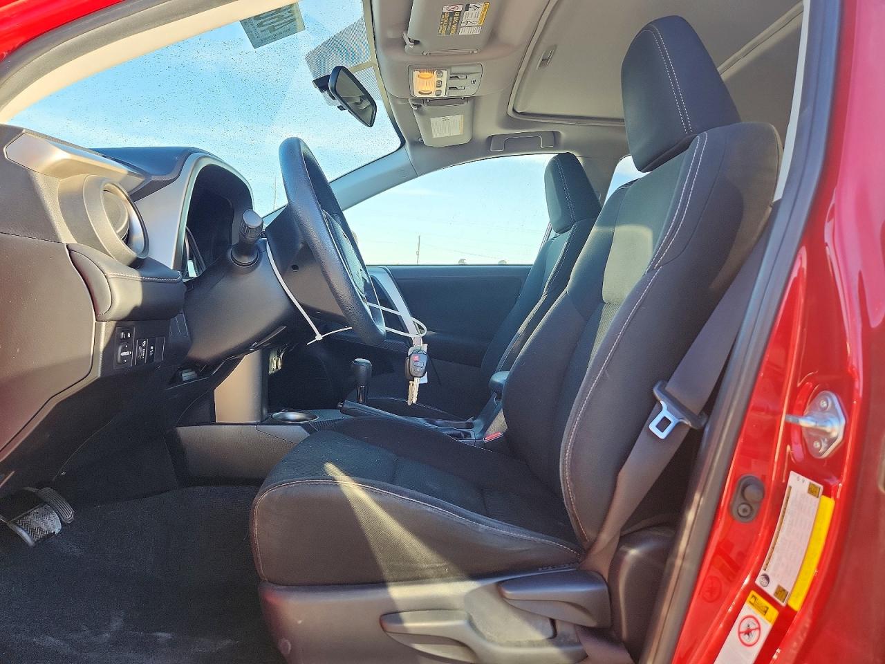 2015 TOYOTA RAV4 XLE photo 19