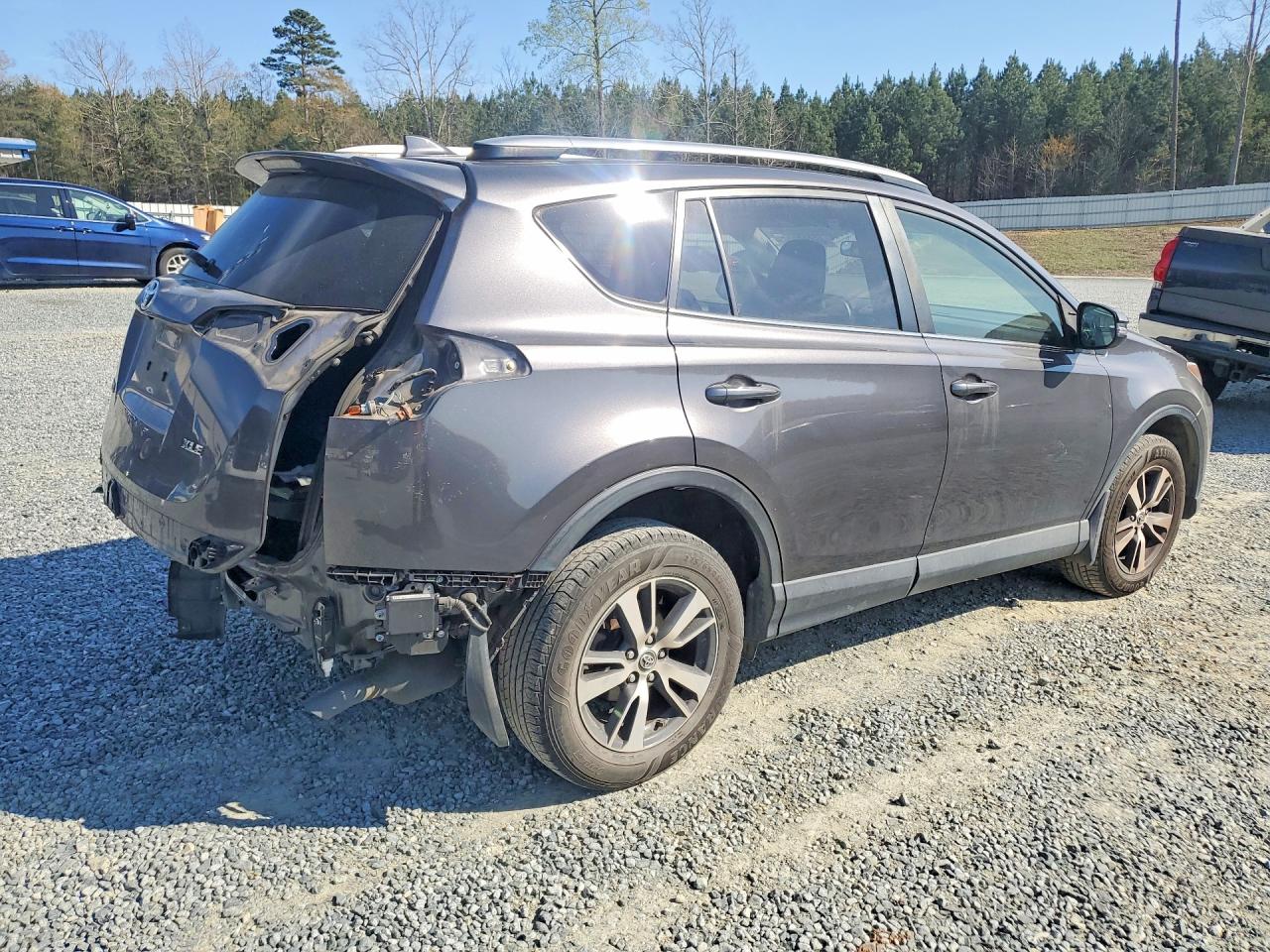2018 TOYOTA RAV4 XLE photo 3