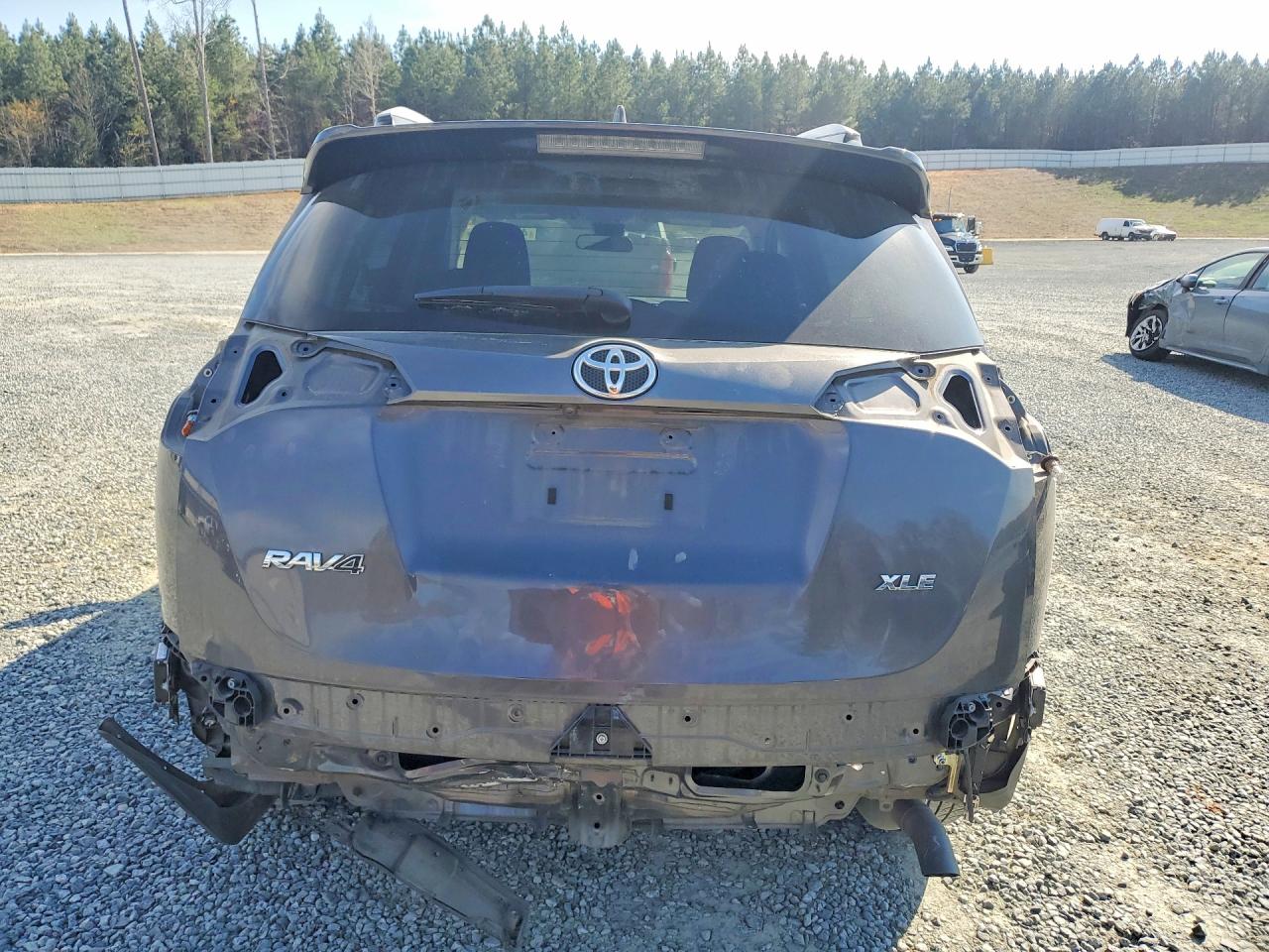 2018 TOYOTA RAV4 XLE photo 6