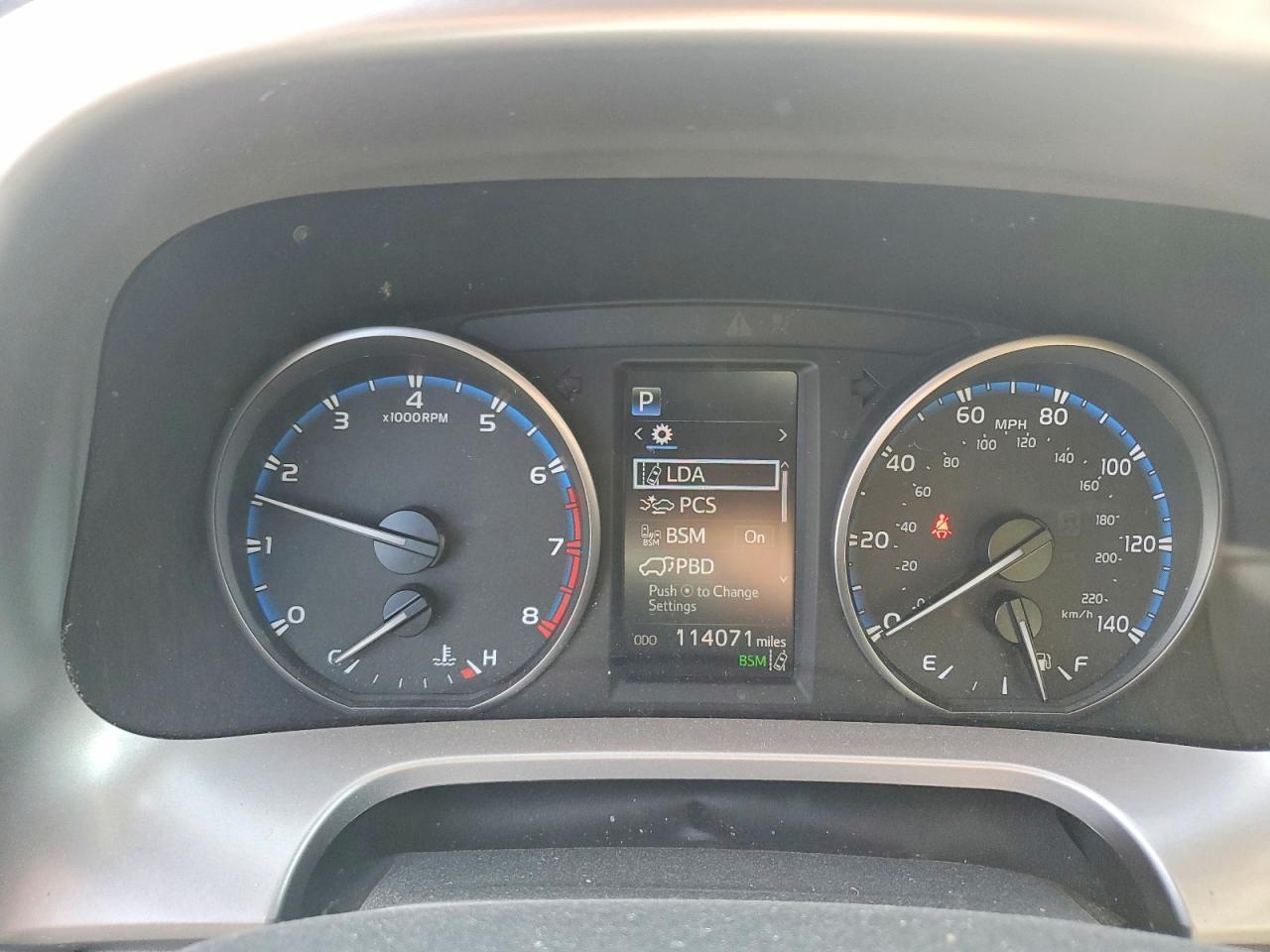 2018 TOYOTA RAV4 XLE photo 9