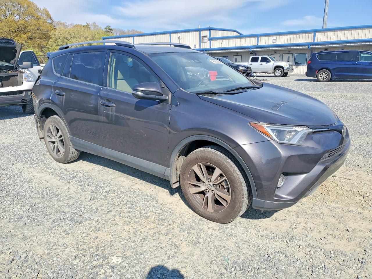 2018 TOYOTA RAV4 XLE photo 4