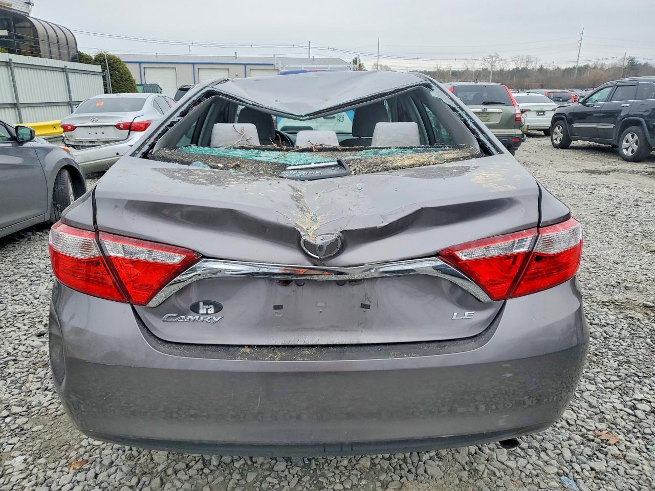 2017 TOYOTA CAMRY LE photo 6