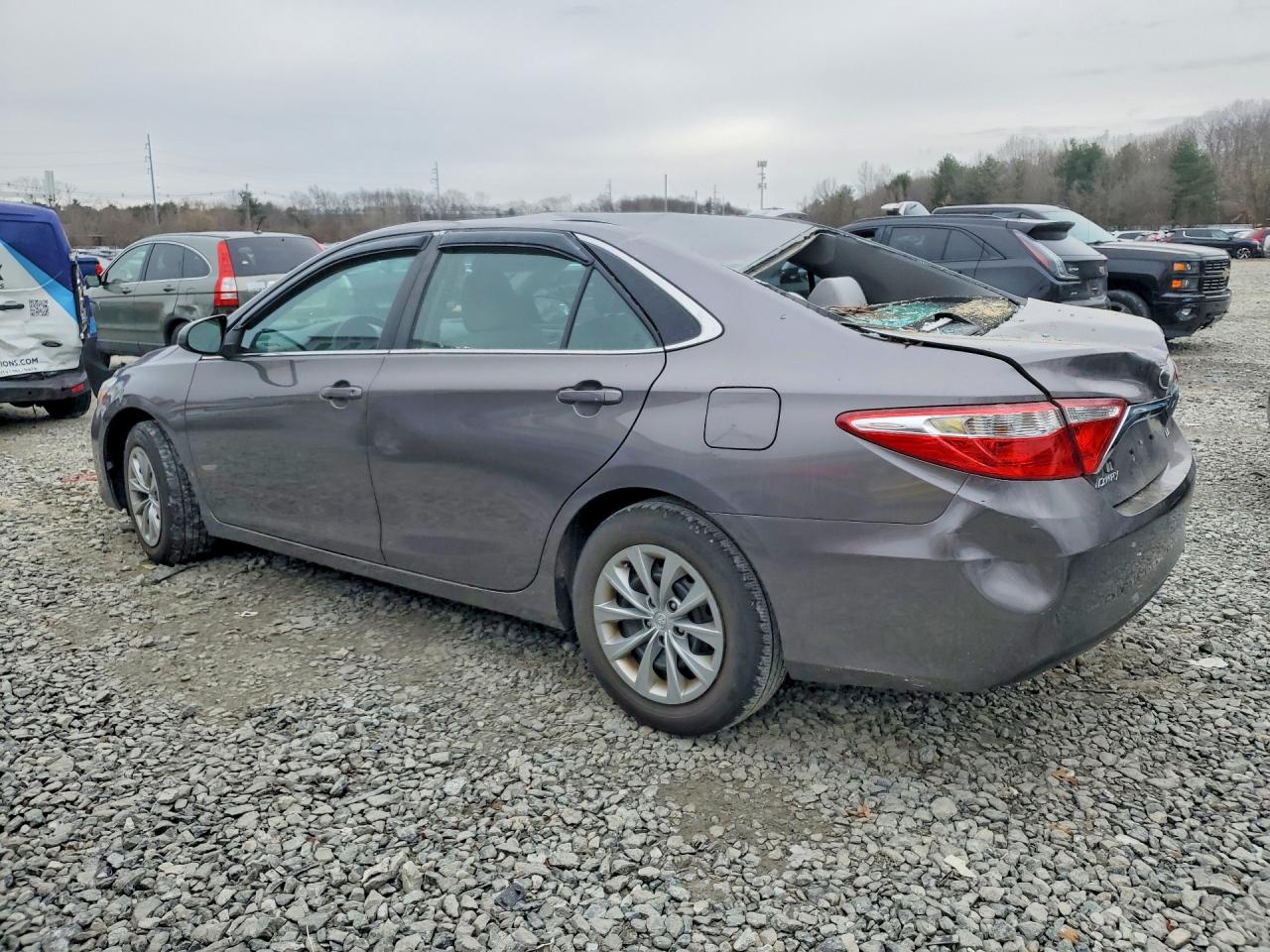 2017 TOYOTA CAMRY LE photo 2