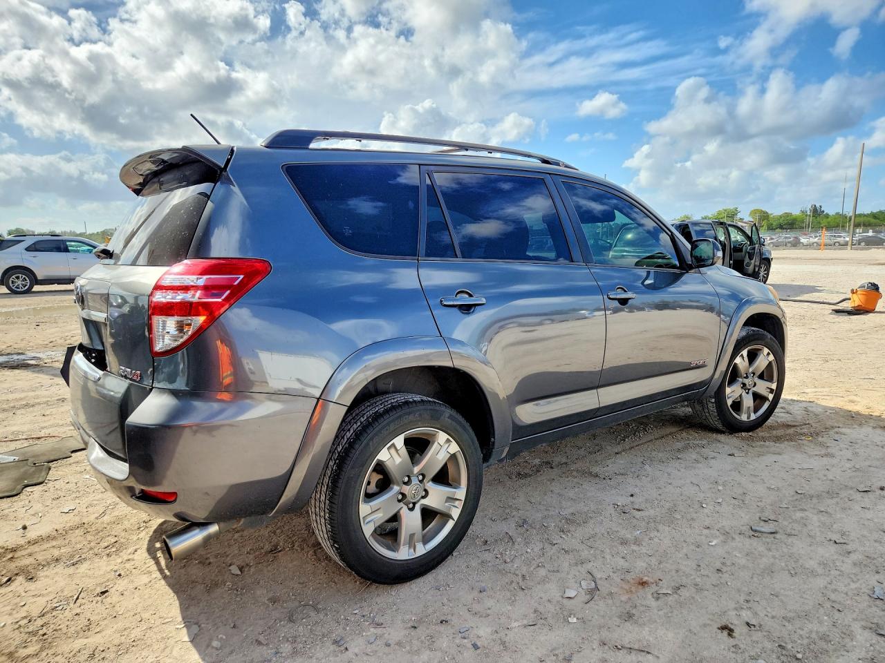 2011 TOYOTA RAV4 SPORT photo 3