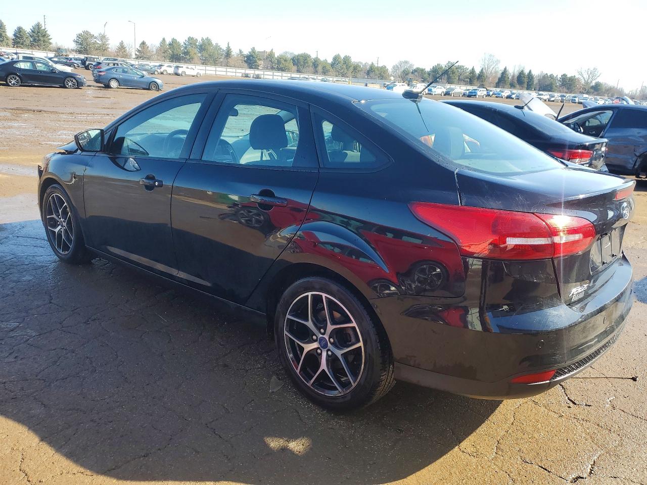 2017 FORD FOCUS SEL photo 2