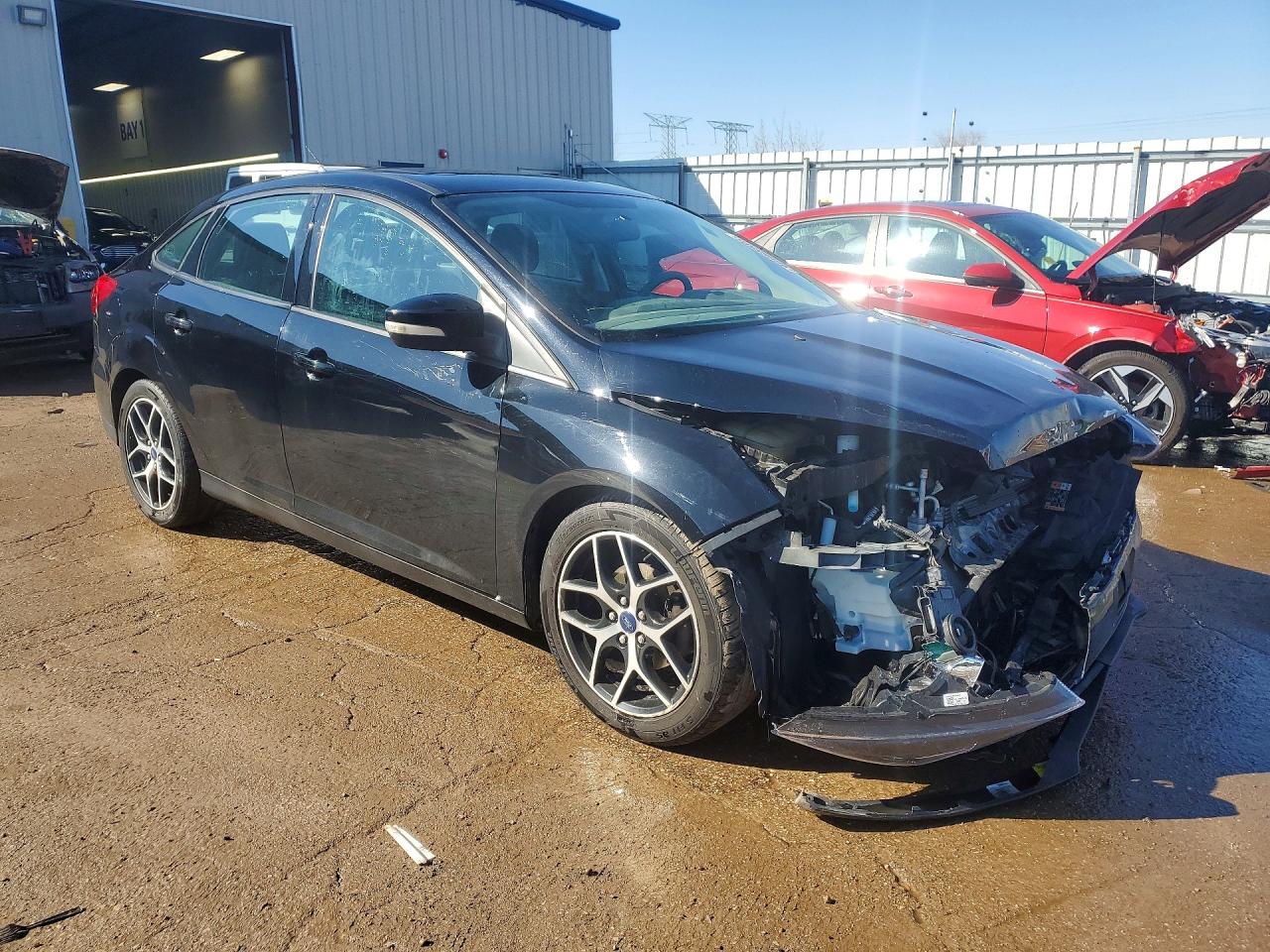 2017 FORD FOCUS SEL photo 4