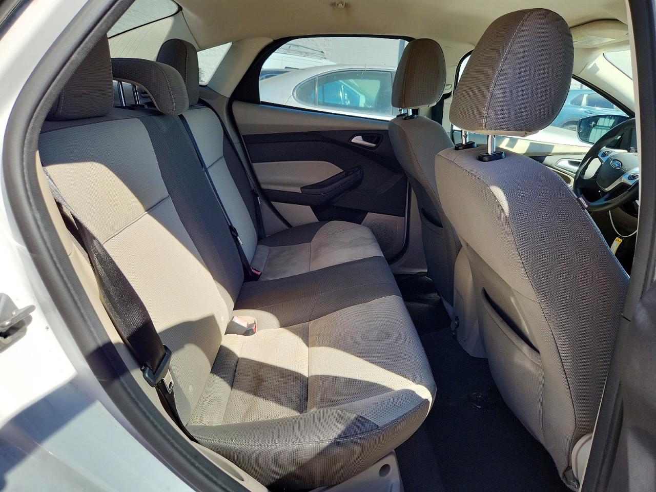 2014 FORD FOCUS SE photo 19