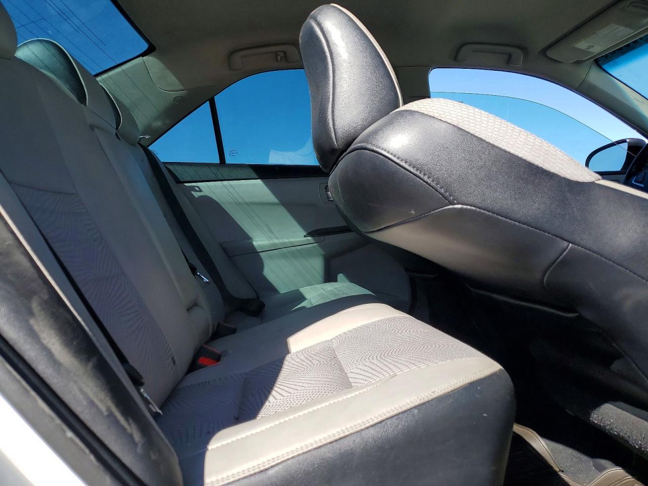 2017 TOYOTA CAMRY SE photo 28