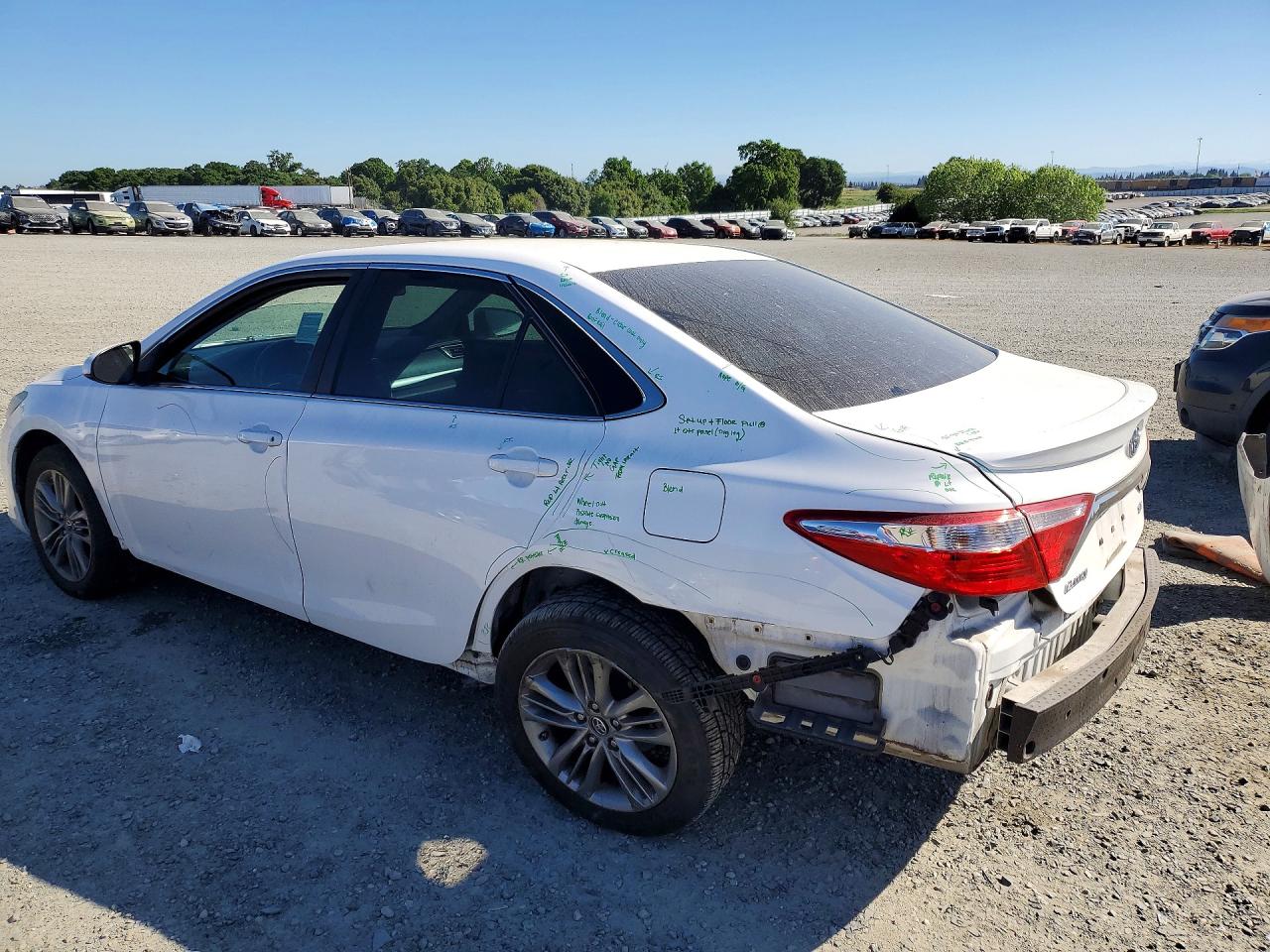 2017 TOYOTA CAMRY SE photo 4