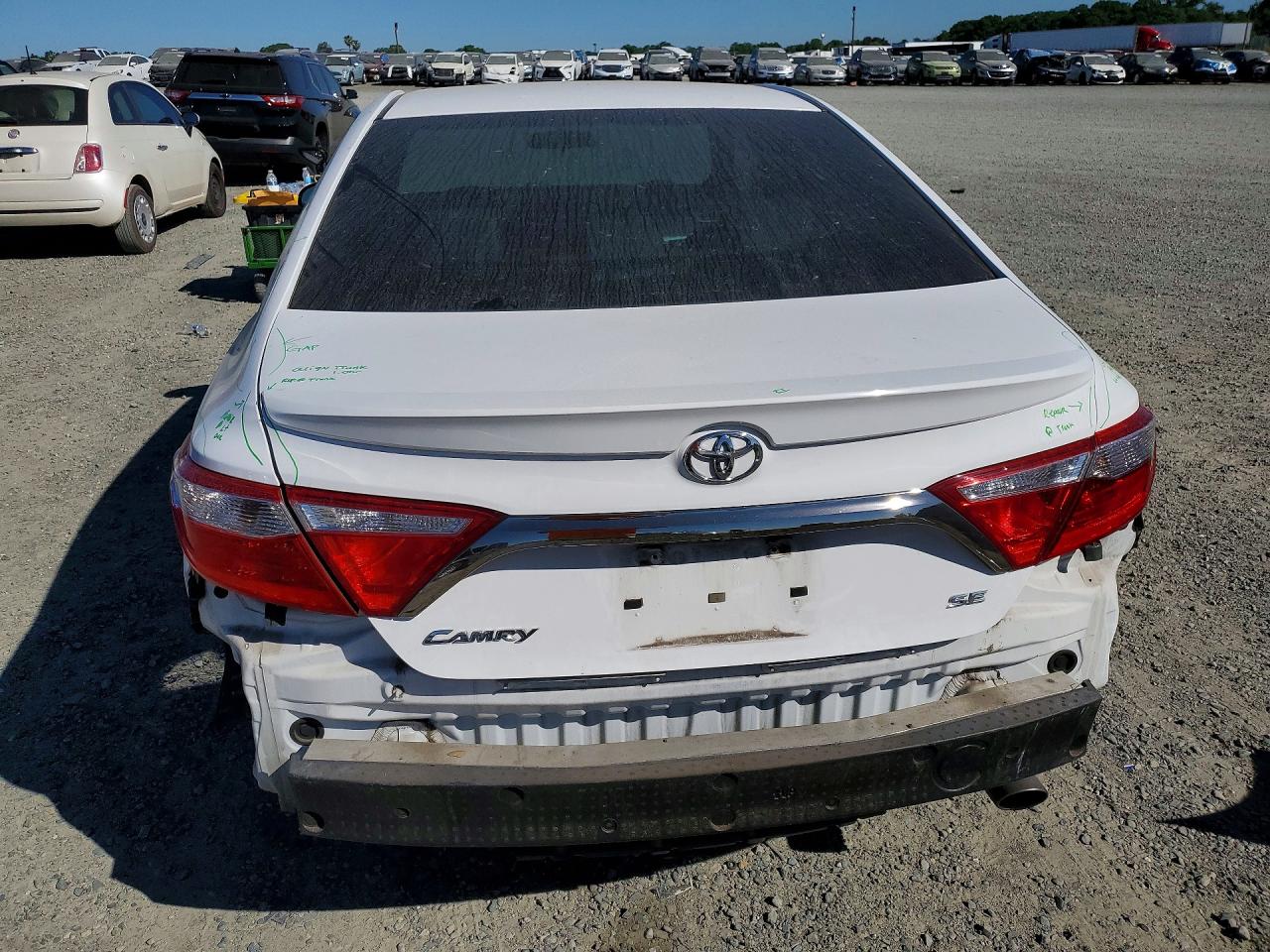 2017 TOYOTA CAMRY SE photo 16