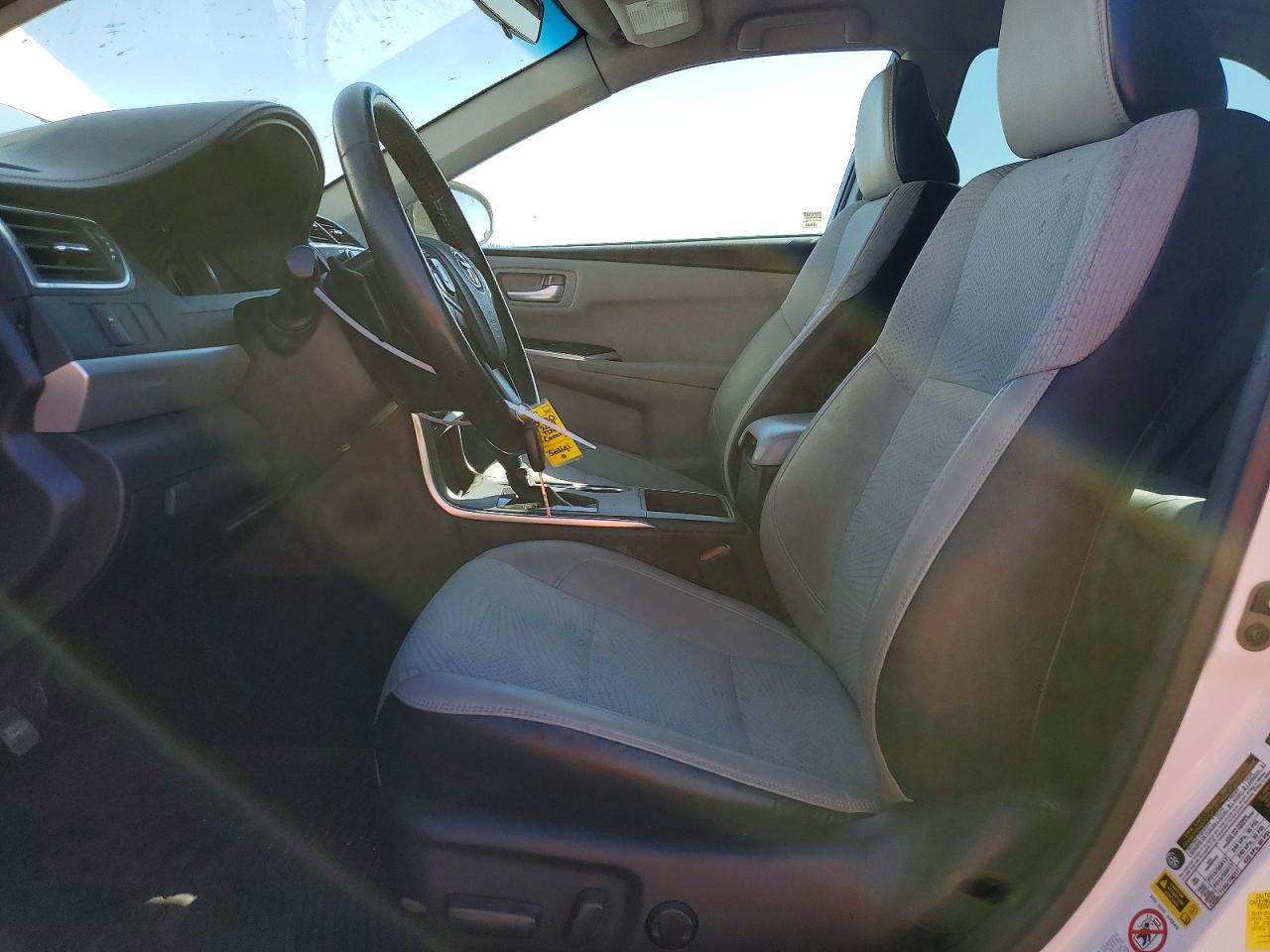 2017 TOYOTA CAMRY SE photo 19