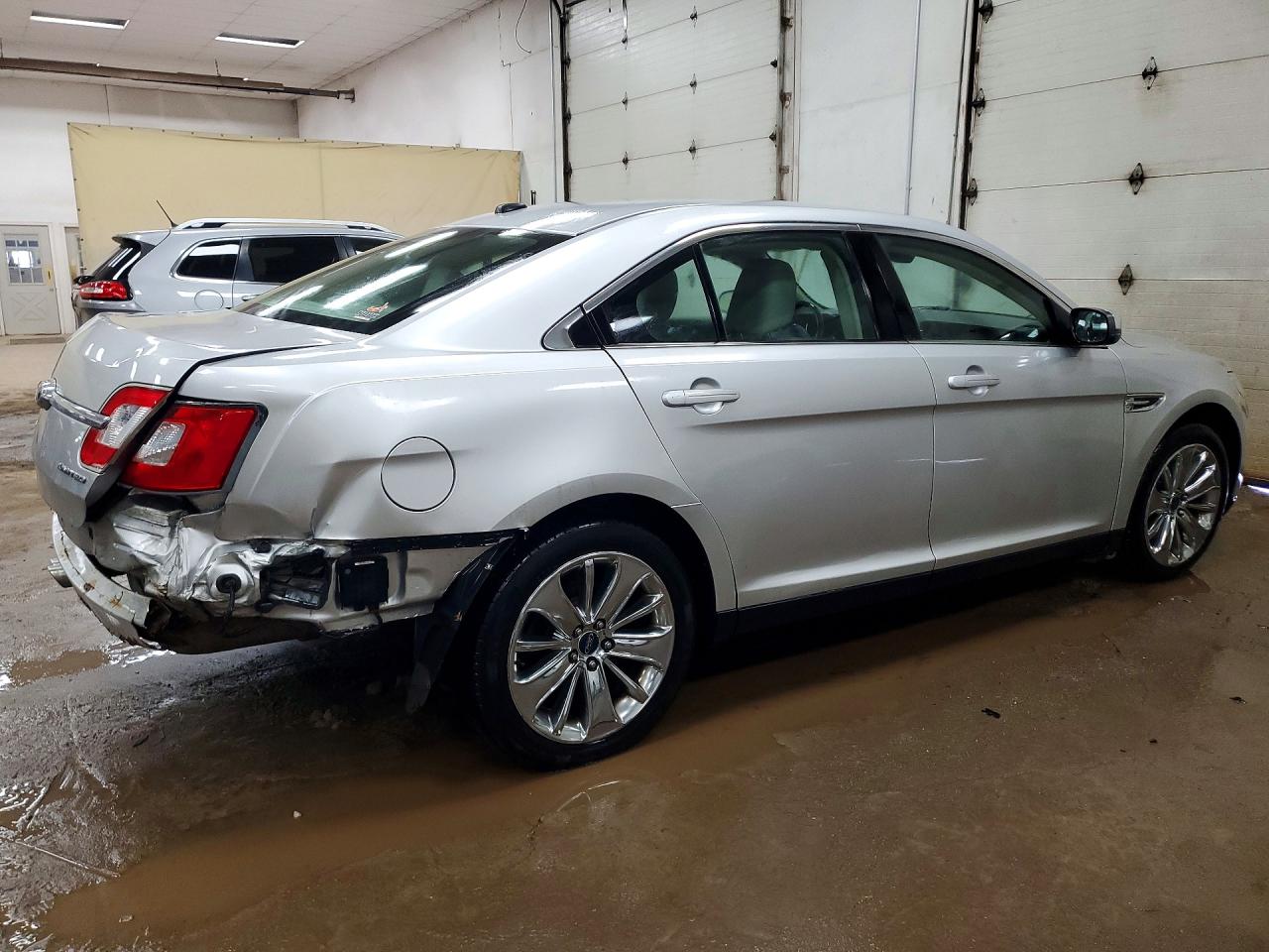 2011 FORD TAURUS LIMITED photo 5