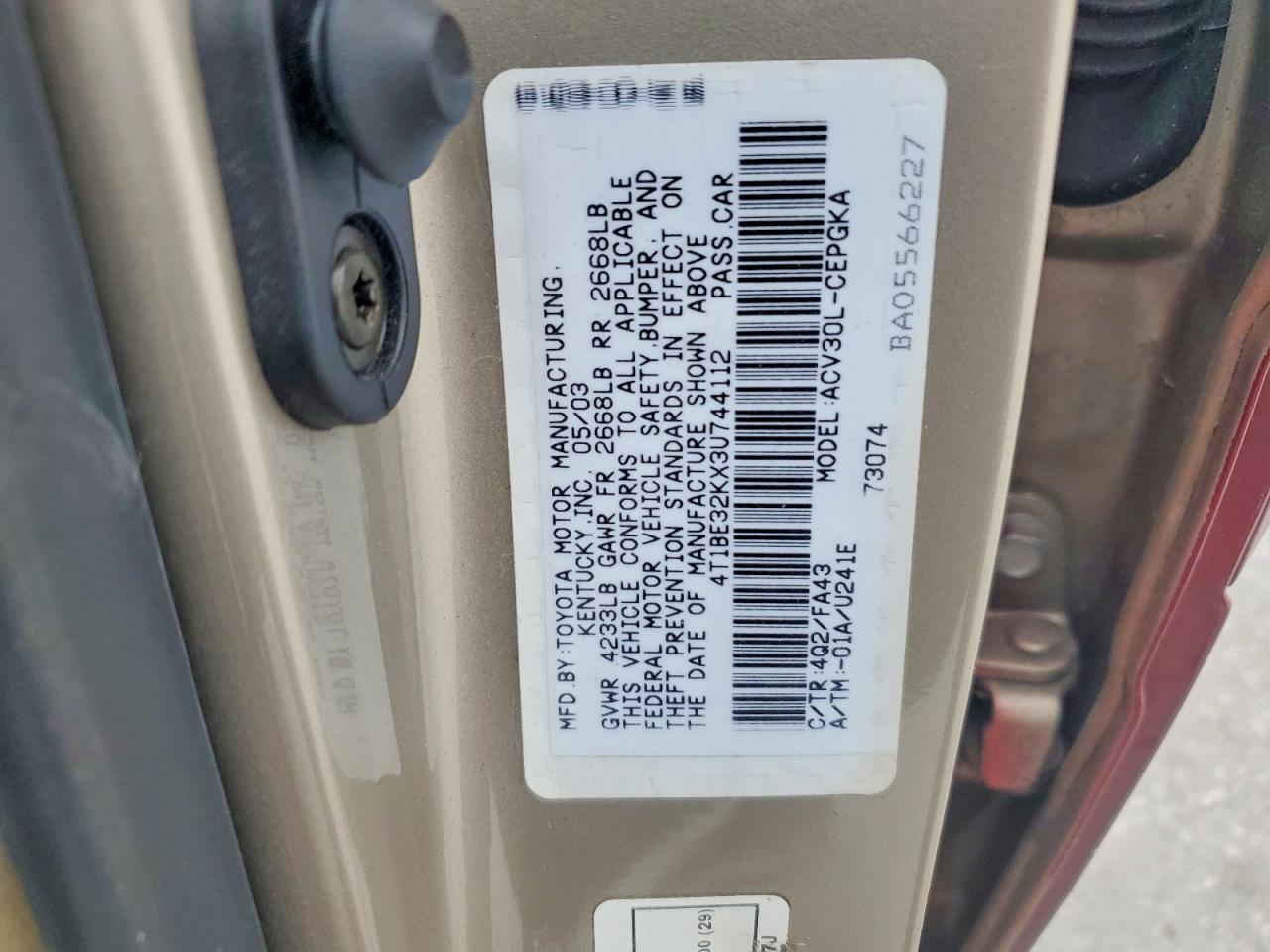 2003 TOYOTA CAMRY XLE photo 25