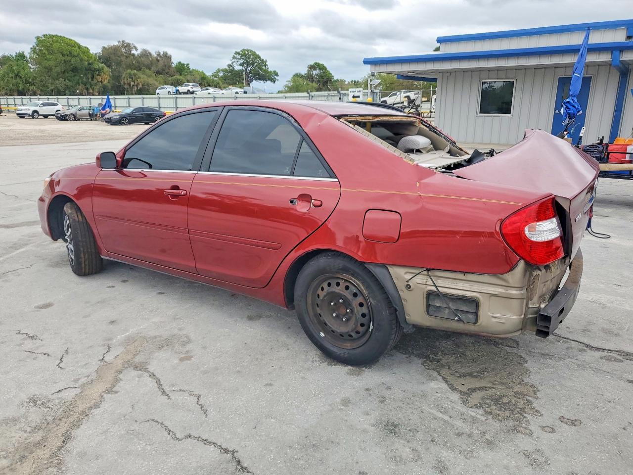 2003 TOYOTA CAMRY XLE photo 3