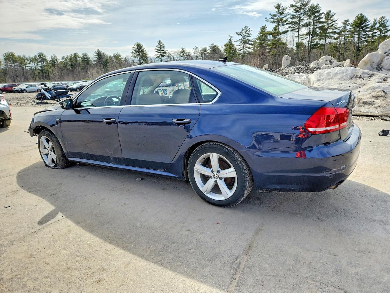 2015 VOLKSWAGEN PASSAT S photo 4