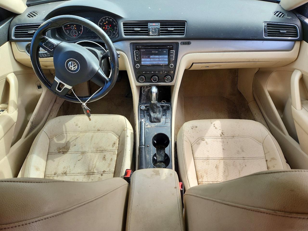 2015 VOLKSWAGEN PASSAT S photo 22