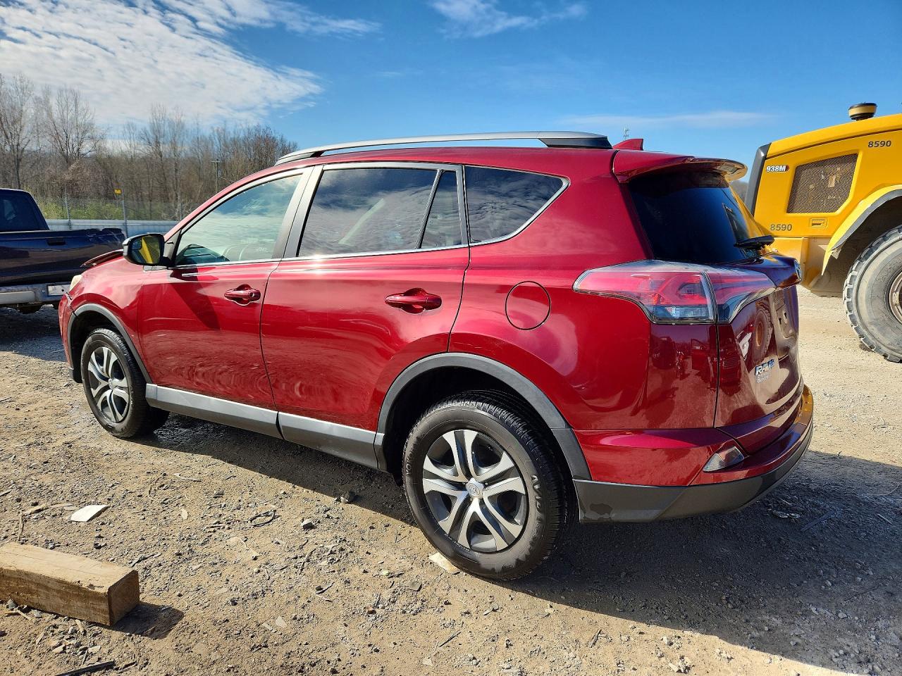 2018 TOYOTA RAV4 LE photo 3