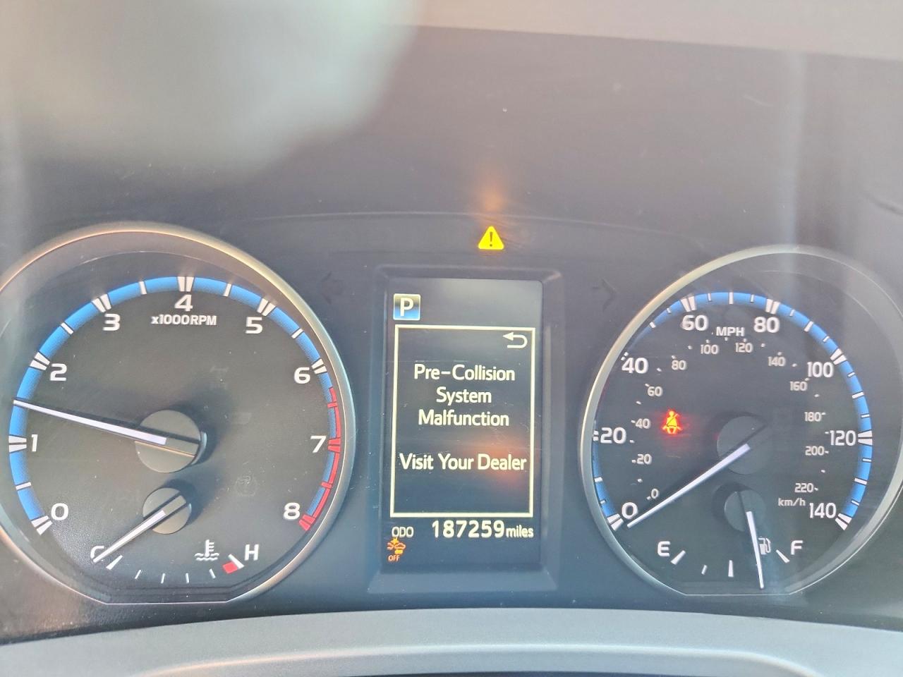 2018 TOYOTA RAV4 LE photo 17