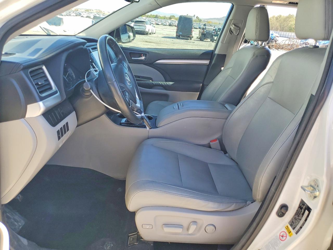 2014 TOYOTA HIGHLANDER XLE photo 7