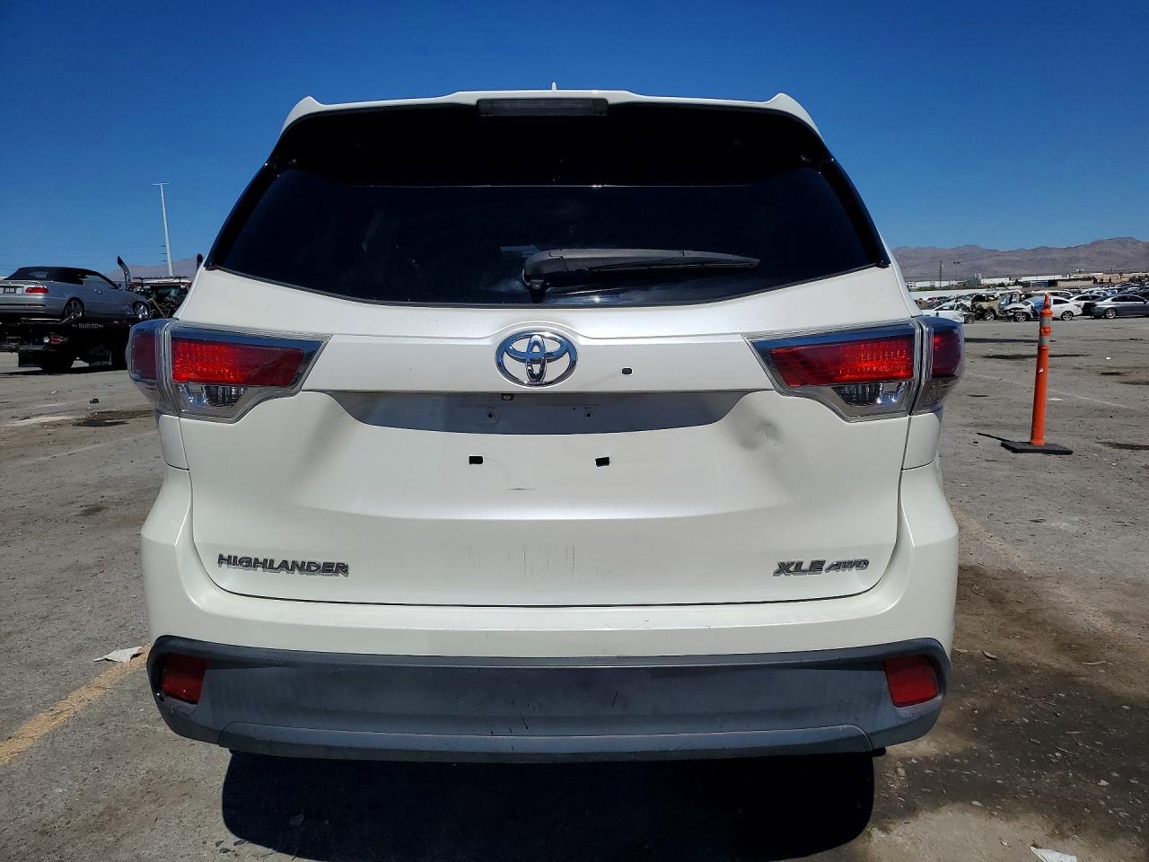2014 TOYOTA HIGHLANDER XLE photo 6