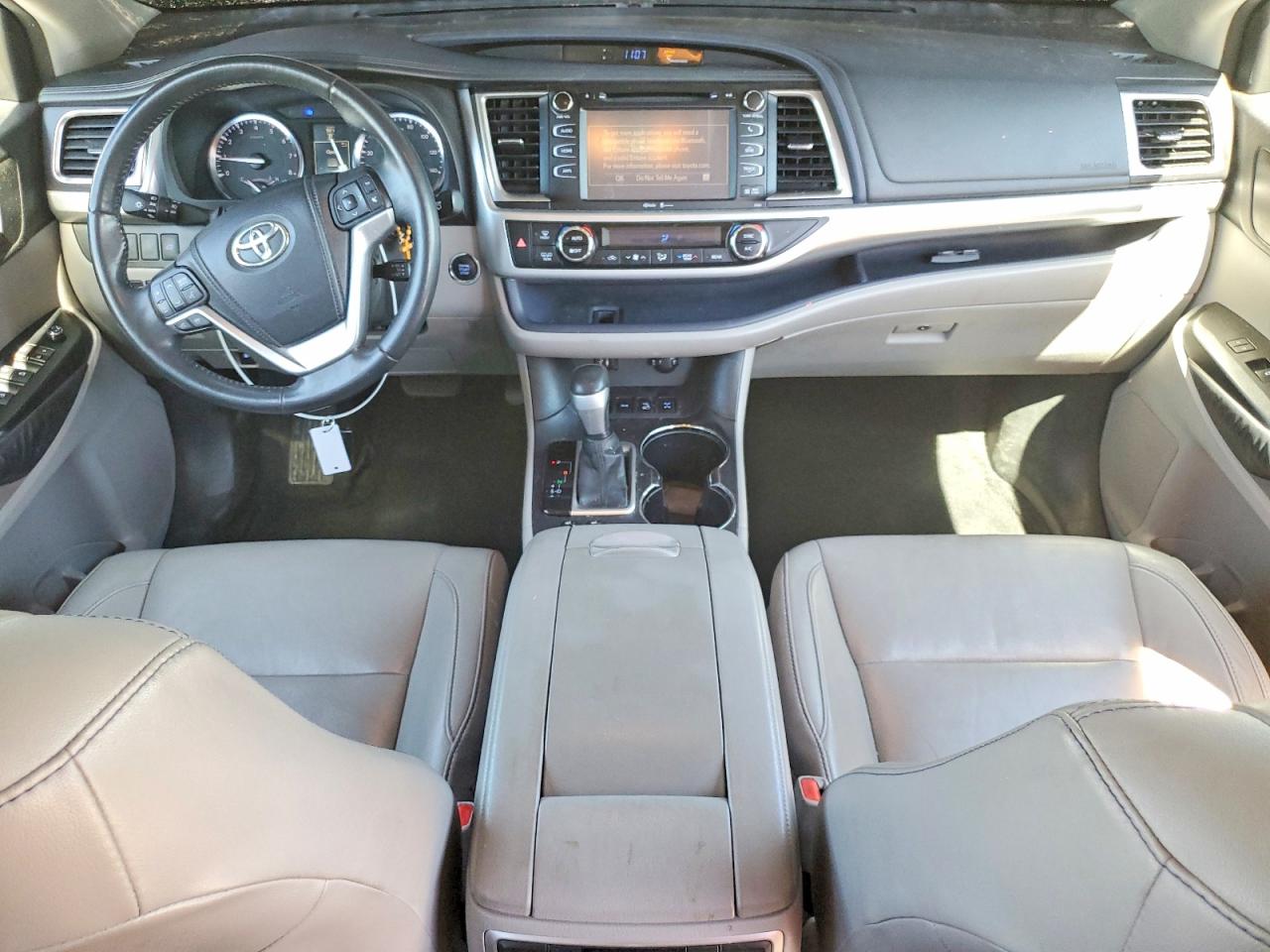 2014 TOYOTA HIGHLANDER XLE photo 8