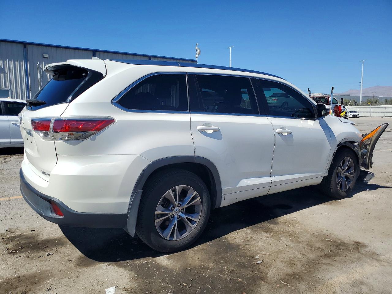 2014 TOYOTA HIGHLANDER XLE photo 3