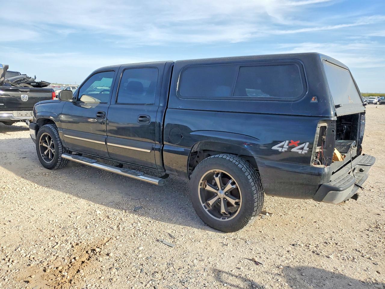 2005 CHEVROLET SILVERADO K1500 photo 2