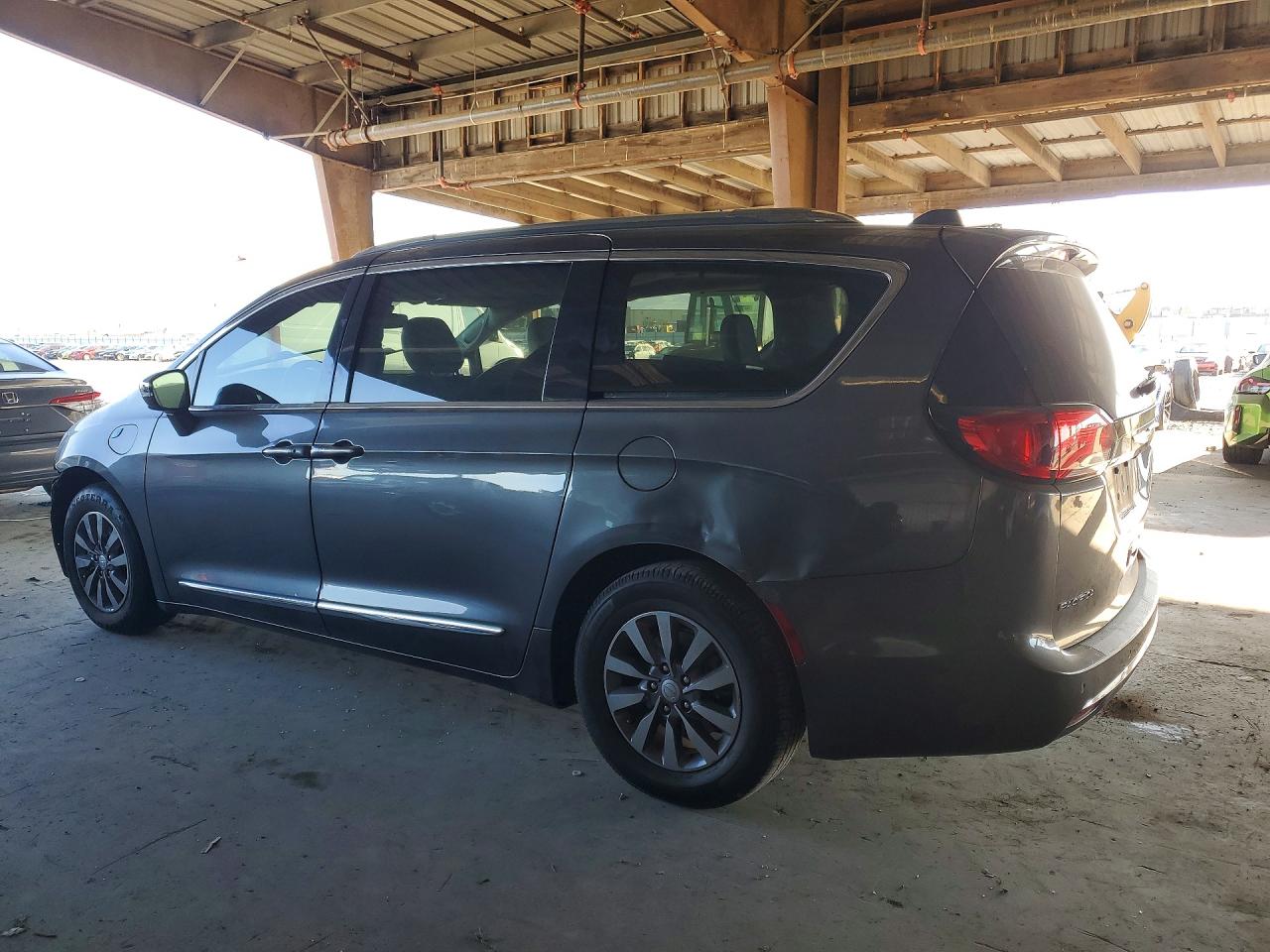 2019 CHRYSLER PACIFICA HYBRID LIMITED photo 4