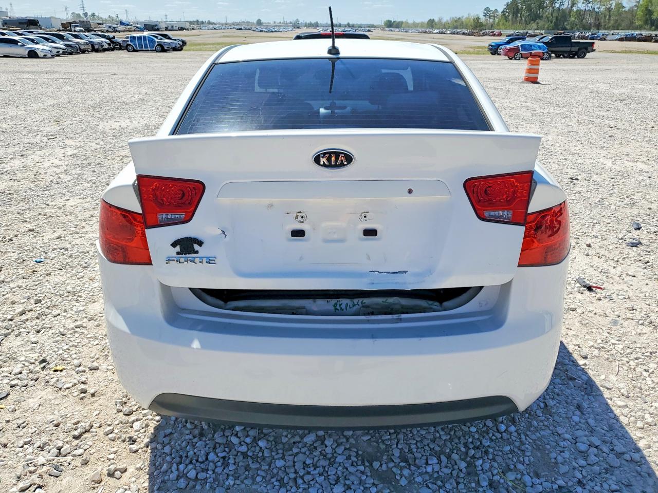 2013 KIA FORTE LX photo 16
