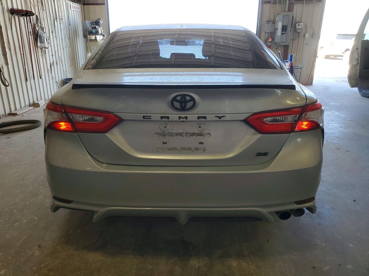 2020 TOYOTA CAMRY SE NIGHTSHADE photo 16