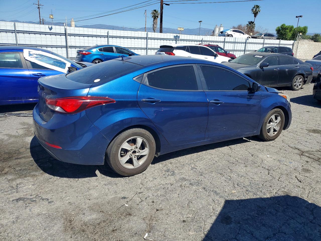 2015 HYUNDAI ELANTRA SE photo 3