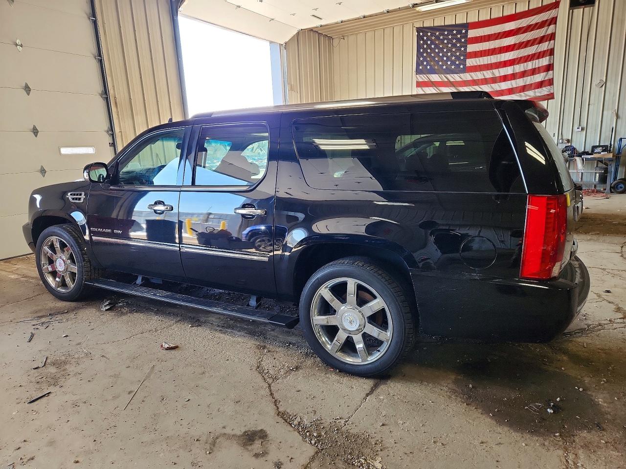 2011 CADILLAC ESCALADE ESV PREMIUM photo 2