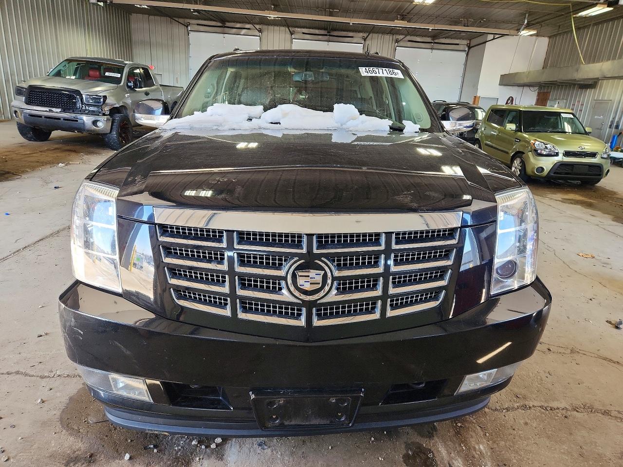 2011 CADILLAC ESCALADE ESV PREMIUM photo 5