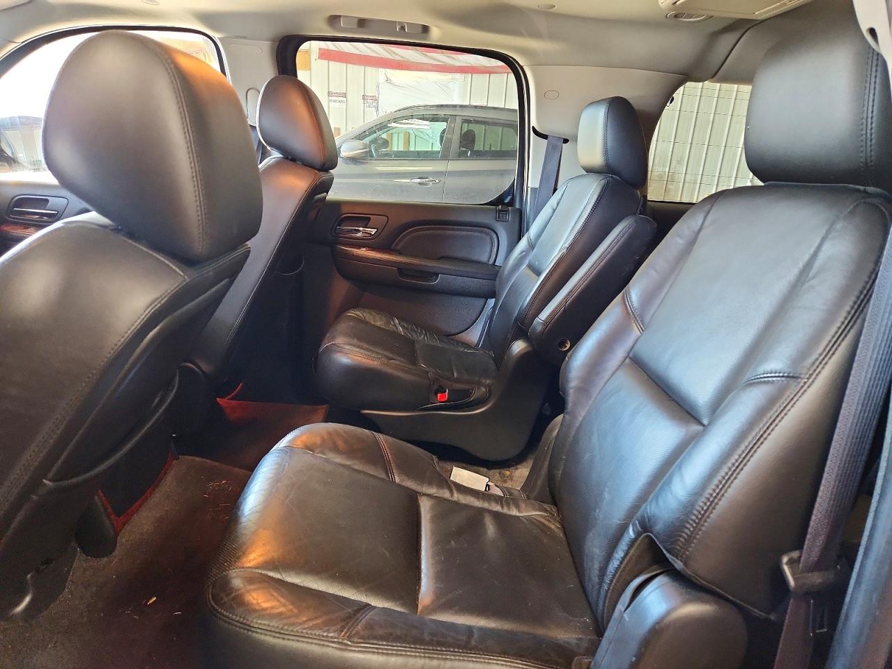 2011 CADILLAC ESCALADE ESV PREMIUM photo 11