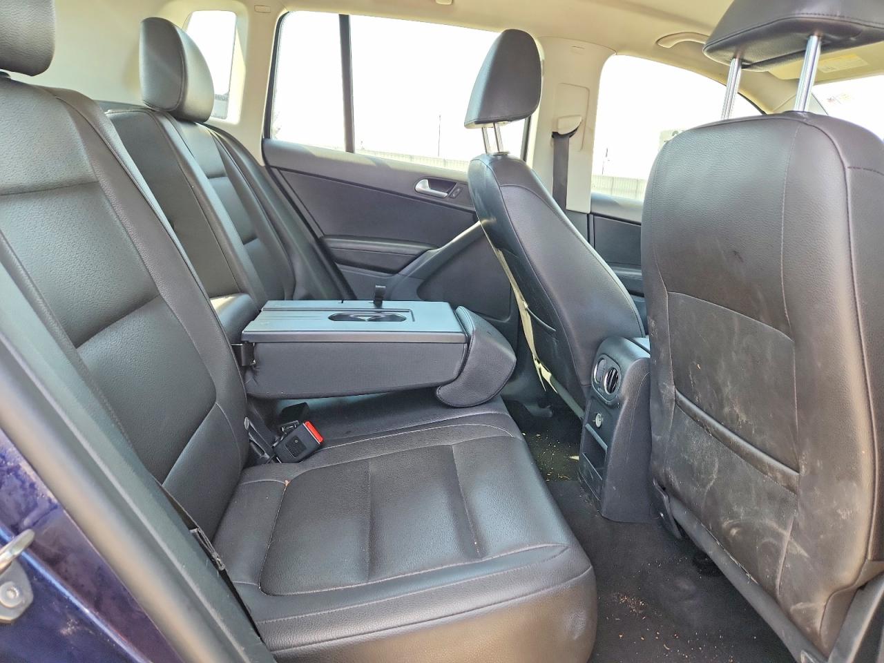 2016 VOLKSWAGEN TIGUAN S photo 11