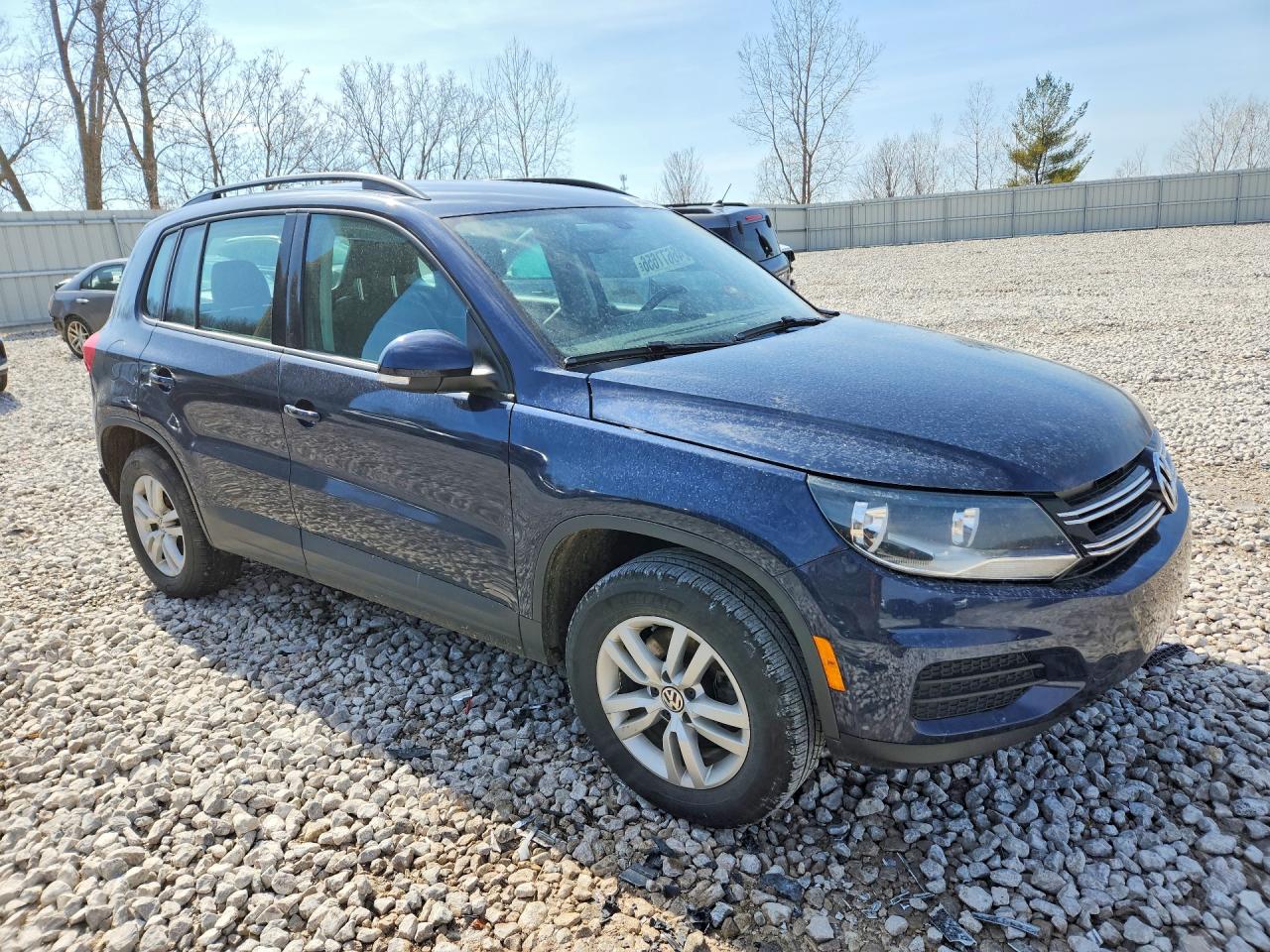 2016 VOLKSWAGEN TIGUAN S photo 4